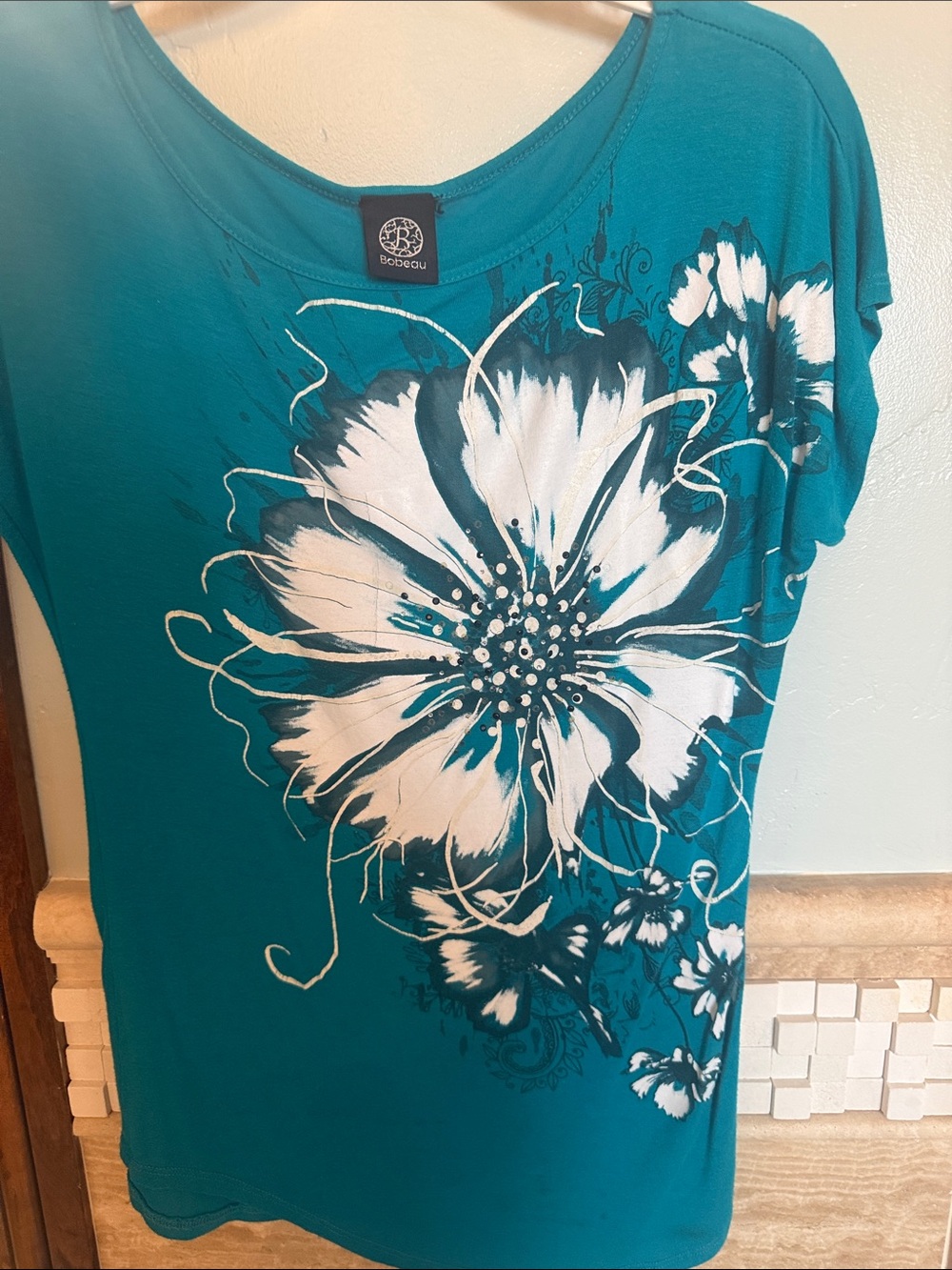 bobeau Teal Short Sleeve Tee with White Floral Graphic